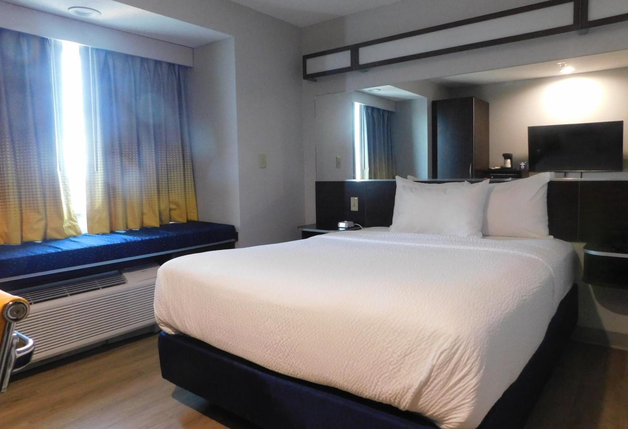 Microtel Inn & Suites By Wyndham Wheeling At The Highlands Triadelphia Eksteriør billede