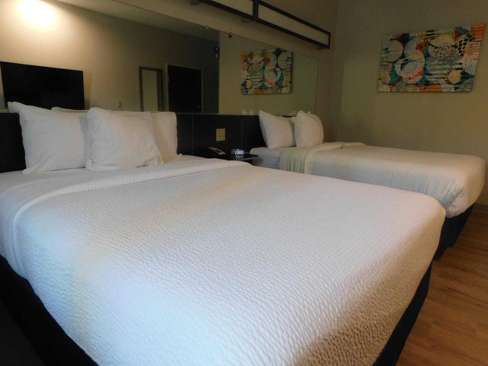 Microtel Inn & Suites By Wyndham Wheeling At The Highlands Triadelphia Eksteriør billede