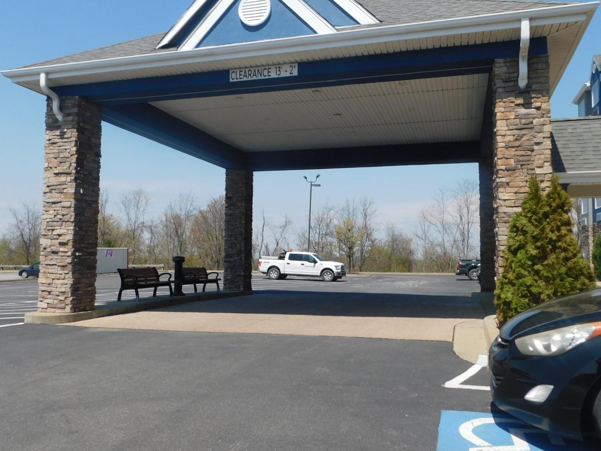 Microtel Inn & Suites By Wyndham Wheeling At The Highlands Triadelphia Eksteriør billede