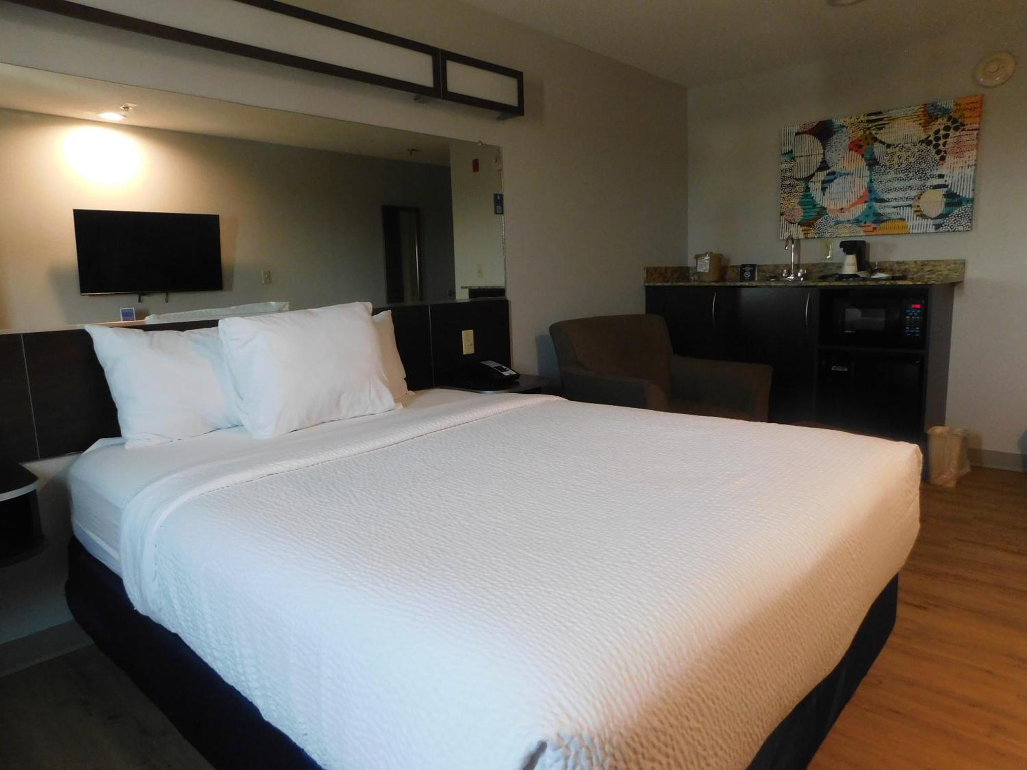 Microtel Inn & Suites By Wyndham Wheeling At The Highlands Triadelphia Eksteriør billede