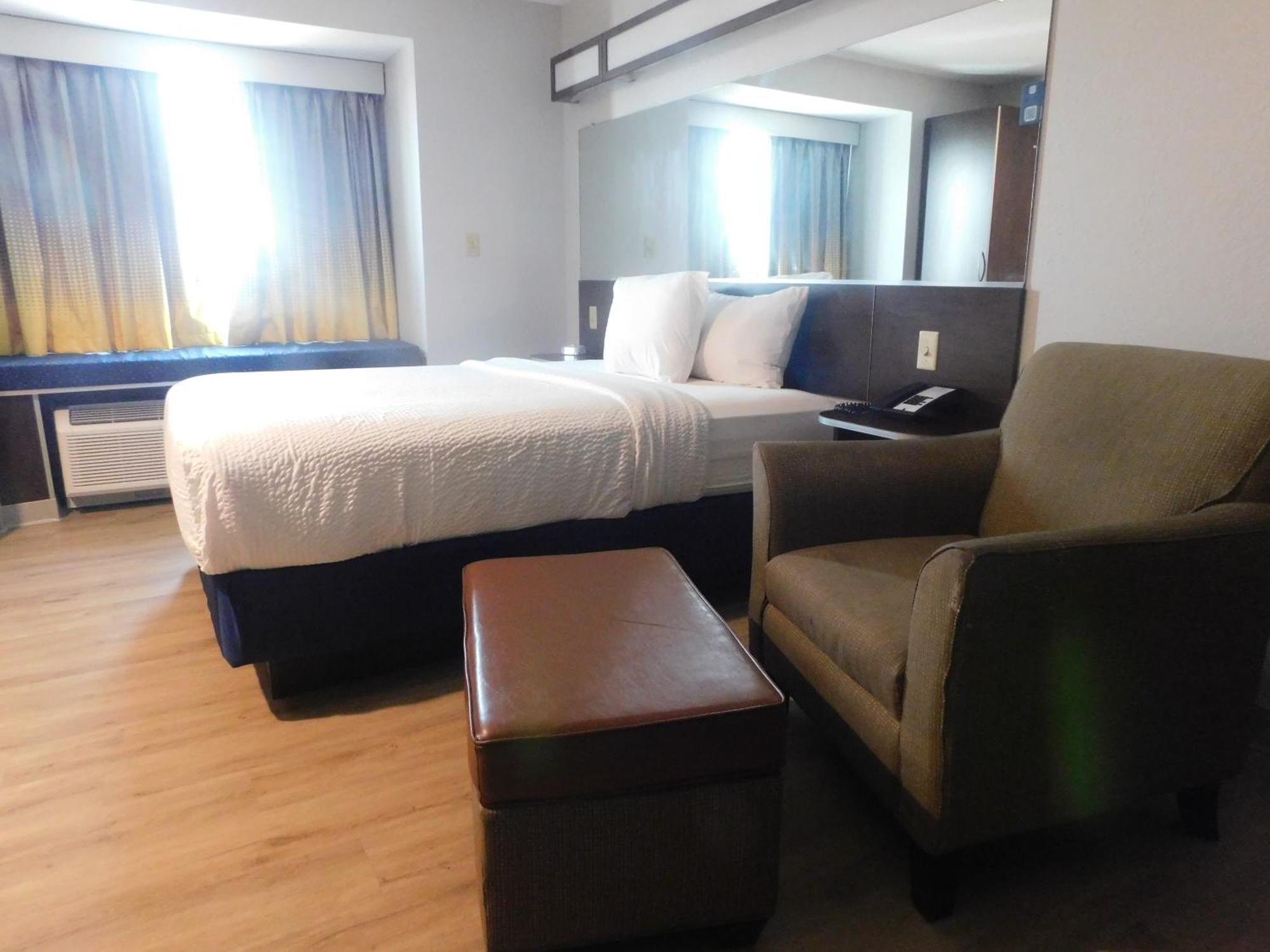 Microtel Inn & Suites By Wyndham Wheeling At The Highlands Triadelphia Eksteriør billede