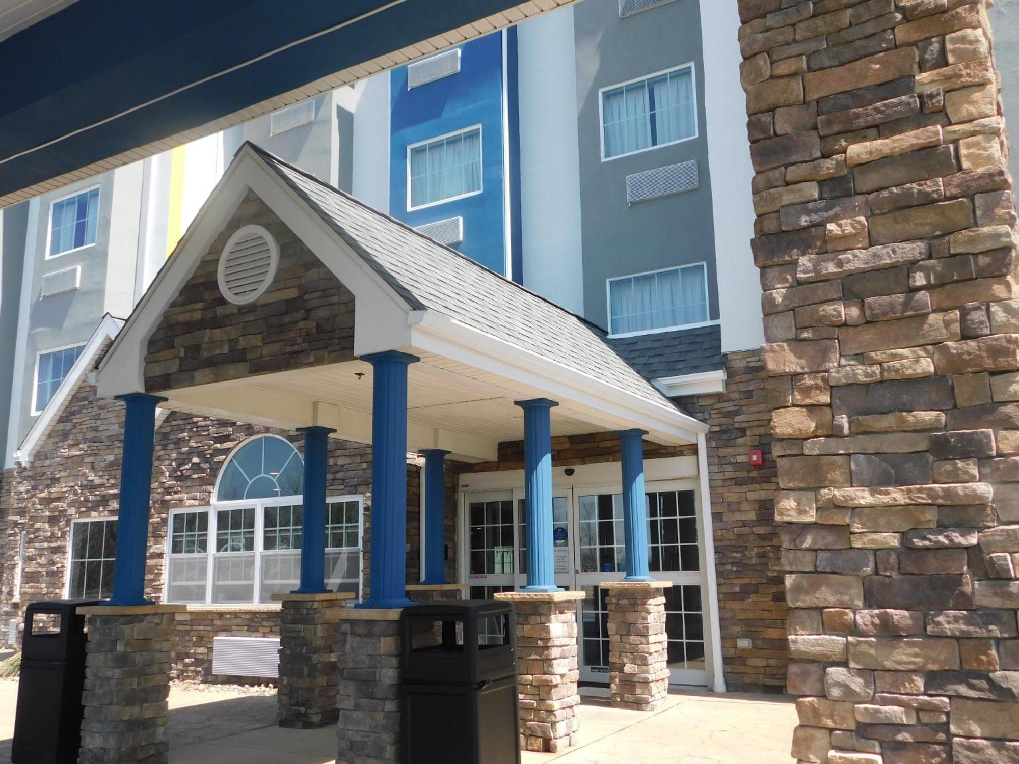Microtel Inn & Suites By Wyndham Wheeling At The Highlands Triadelphia Eksteriør billede