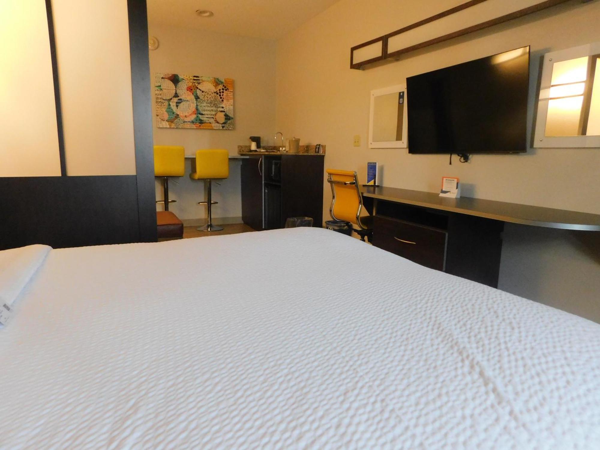 Microtel Inn & Suites By Wyndham Wheeling At The Highlands Triadelphia Eksteriør billede
