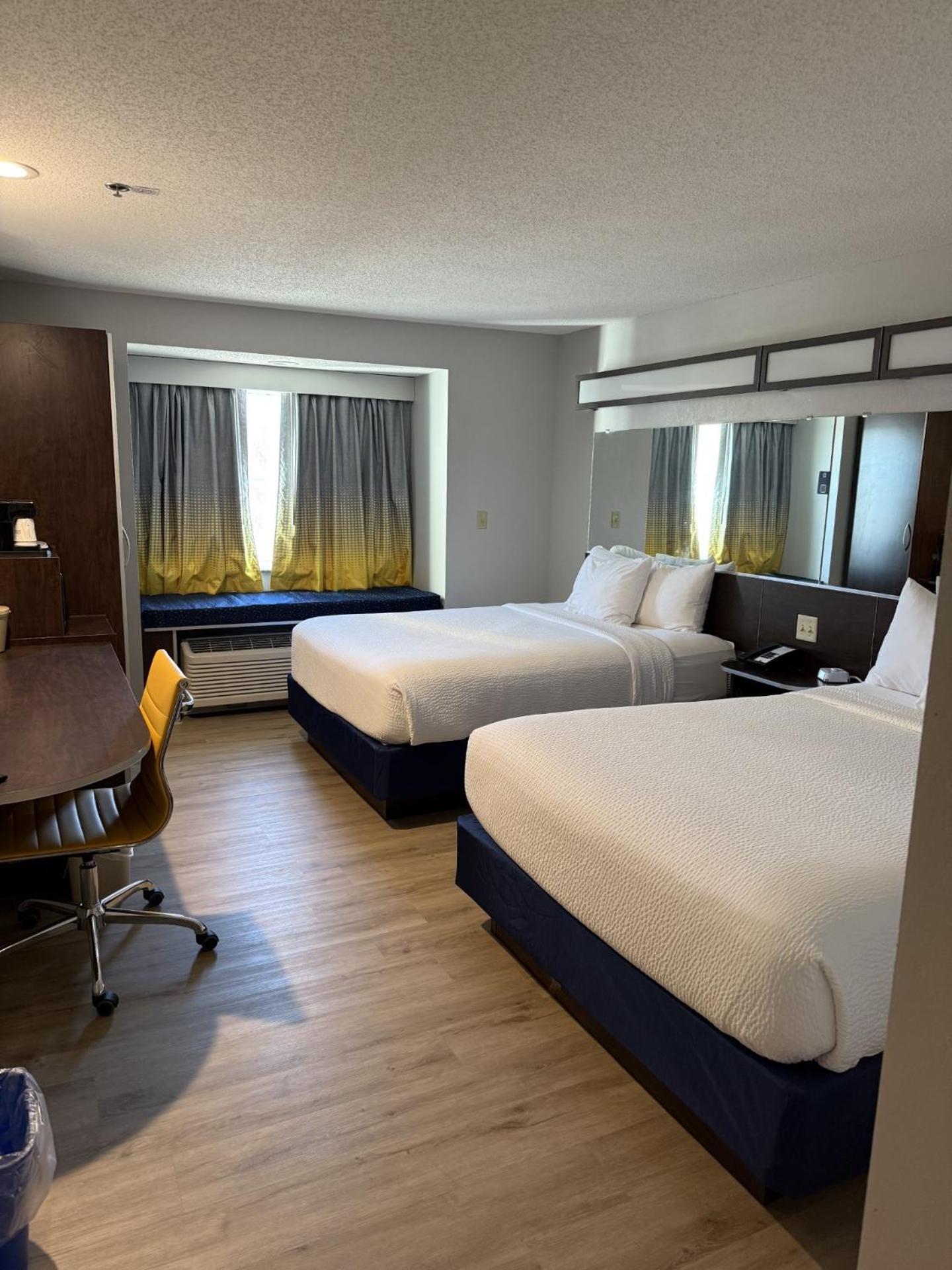 Microtel Inn & Suites By Wyndham Wheeling At The Highlands Triadelphia Eksteriør billede