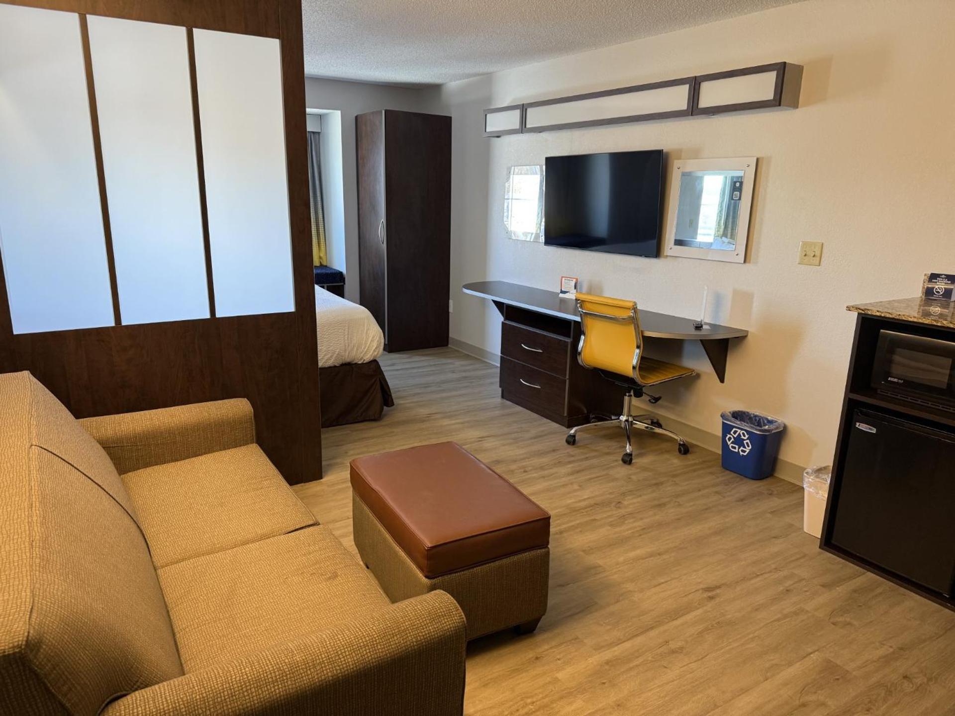 Microtel Inn & Suites By Wyndham Wheeling At The Highlands Triadelphia Eksteriør billede