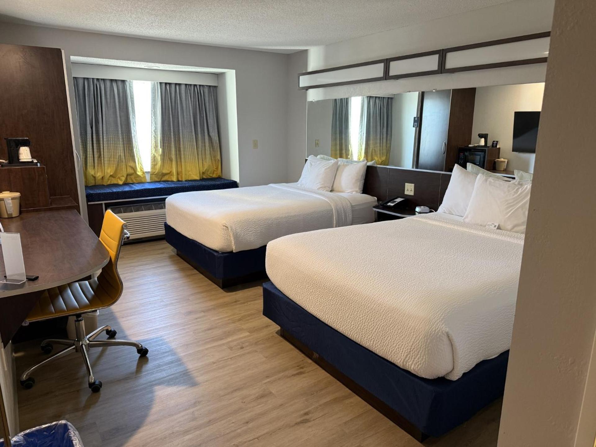 Microtel Inn & Suites By Wyndham Wheeling At The Highlands Triadelphia Eksteriør billede
