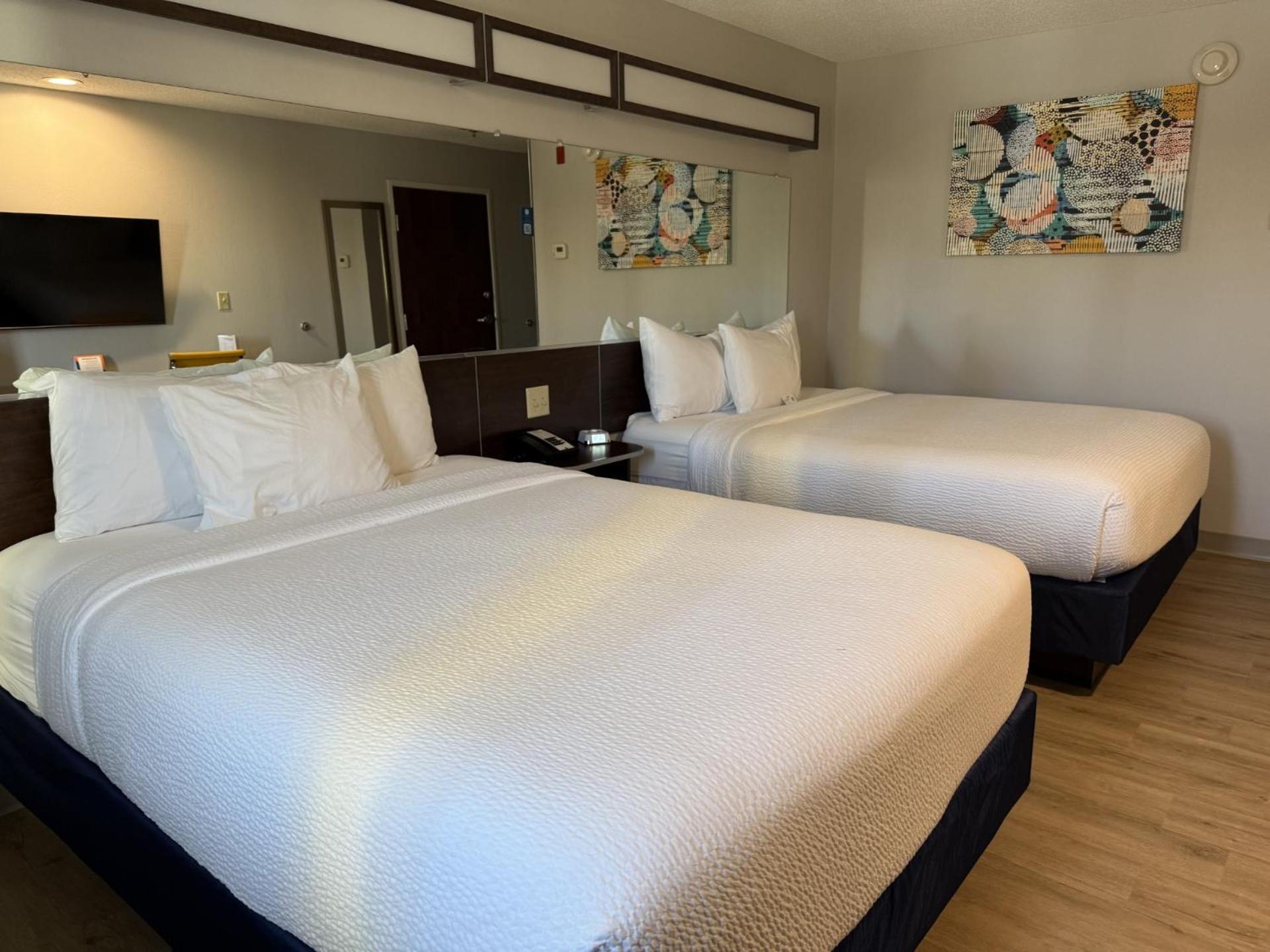 Microtel Inn & Suites By Wyndham Wheeling At The Highlands Triadelphia Eksteriør billede