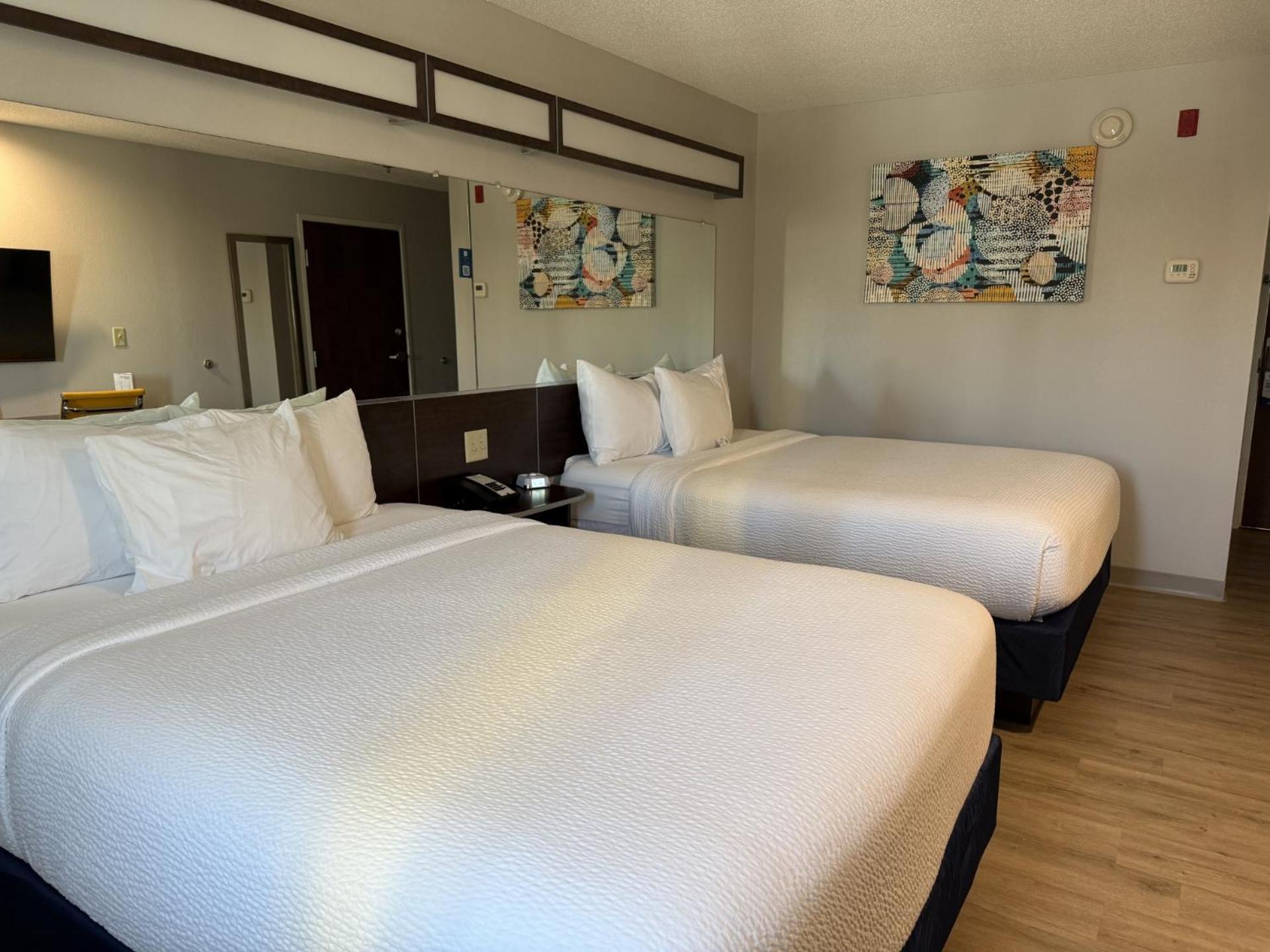 Microtel Inn & Suites By Wyndham Wheeling At The Highlands Triadelphia Eksteriør billede