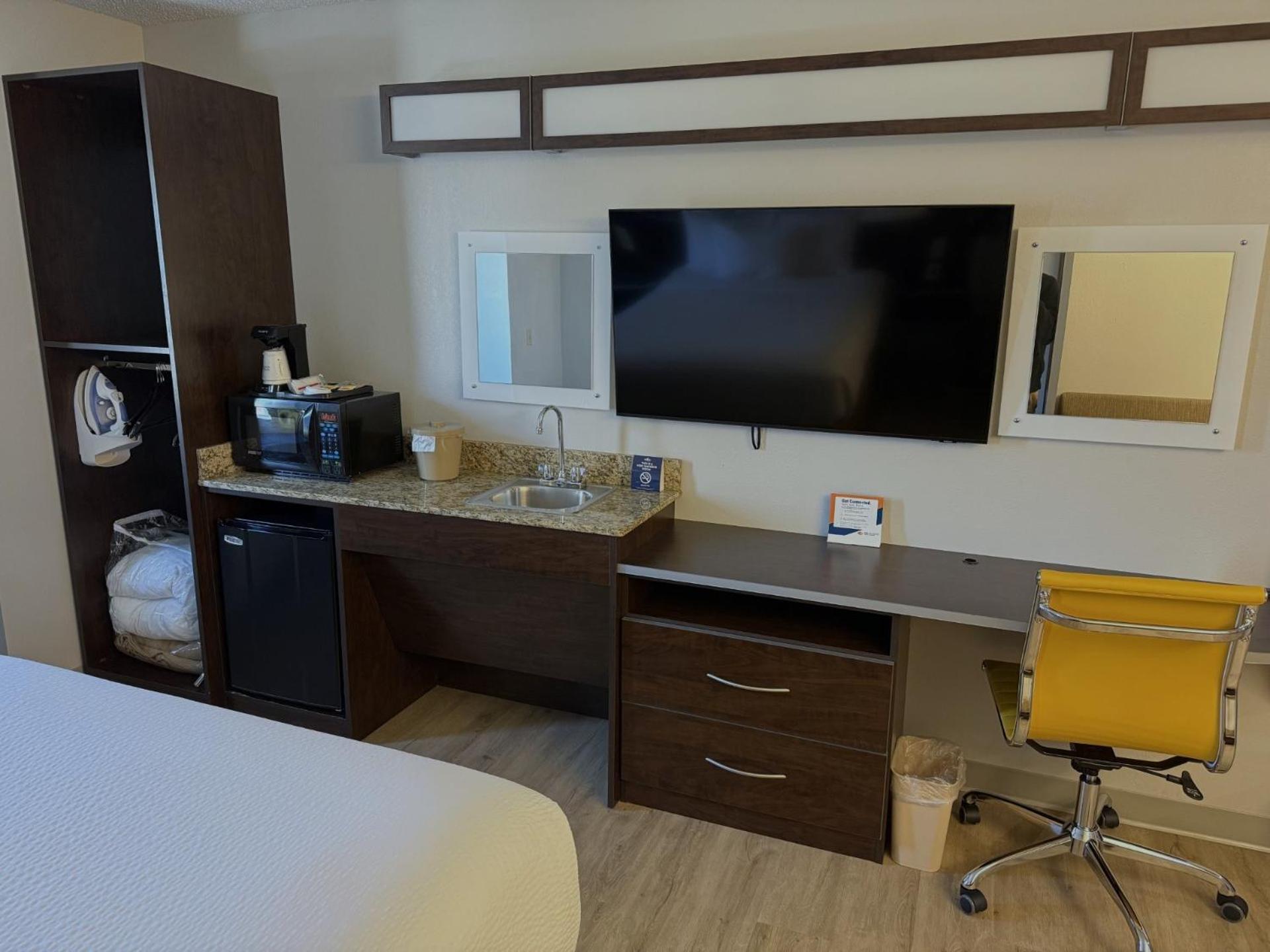 Microtel Inn & Suites By Wyndham Wheeling At The Highlands Triadelphia Eksteriør billede
