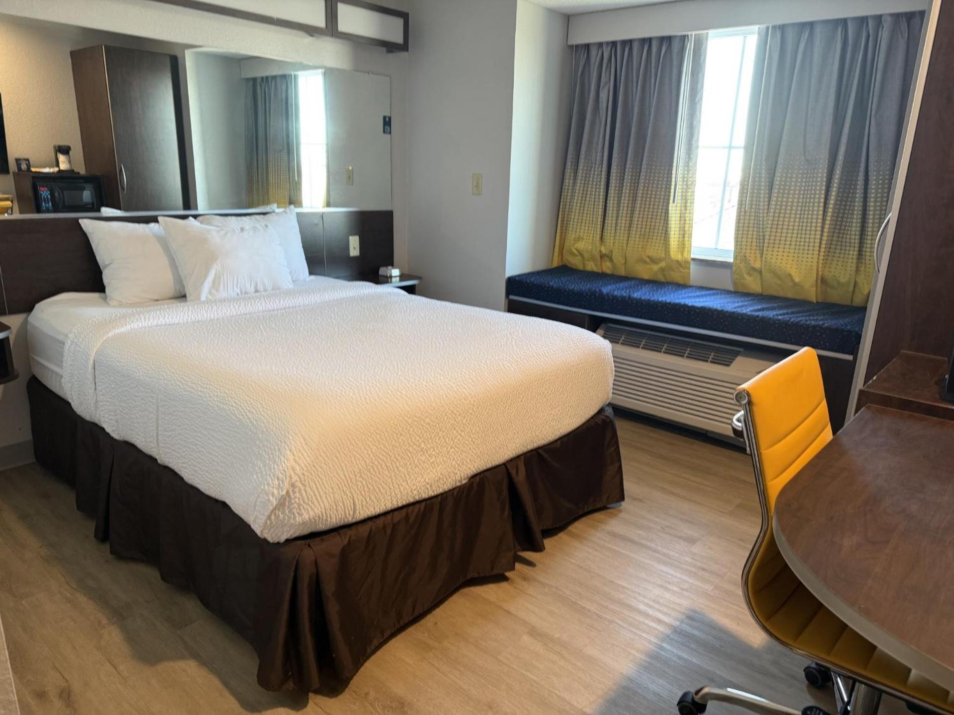 Microtel Inn & Suites By Wyndham Wheeling At The Highlands Triadelphia Eksteriør billede