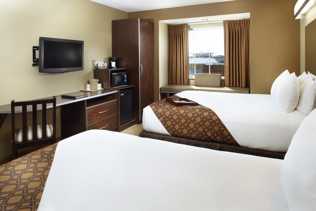 Microtel Inn & Suites By Wyndham Wheeling At The Highlands Triadelphia Eksteriør billede